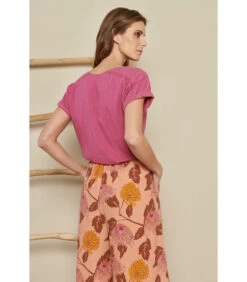 Frambooskleurige T-shirt Met Korte Mouw En V-hals -VivaMode Winkel 5f9a89e332da417f833226c70653f55b