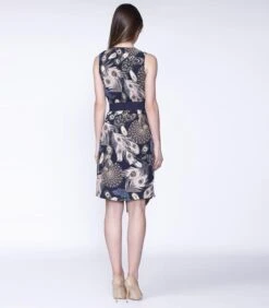 Mid-length Wikkeljurk Met Verenprint -VivaMode Winkel 8d61e0f31da144dd8f26a2b19a627320