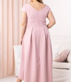 Exclusieve Avondjurk Met Sleep Asymmetrisch Elegant Met Glanzend Lint SYNTIA -VivaMode Winkel a4ec0dfcea3549c08c0300ad7da2190a