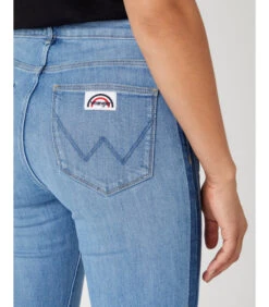 Wrangler Jeans Flare Vrouw -VivaMode Winkel a6ba11d64e3e40049cbc7ef1e84fb0a7