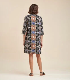 Ecovero™ Viscose Recht Gesneden Korte Jurk Met Etnische Print -VivaMode Winkel b00ceeffea5e495f808f3e58dd28b7dc