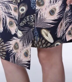 Mid-length Wikkeljurk Met Verenprint -VivaMode Winkel b0b68d18aaf542da8470b2bc66b70e63