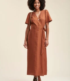 Lange Jurk In Ecovero™ Viscose -VivaMode Winkel b612ee2d030142fe9f7a577064e2952b