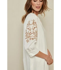 Witte Linnen Jurk Met Beige Details -VivaMode Winkel bd8c08fb72764709a6f17af8e7ad3258