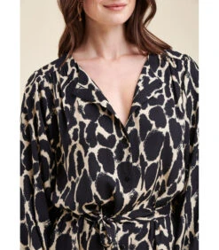 Korte Kleder Met Twee -kleur -afdrukknop 10 Korte Kleder Met Twee -kleur -afdrukknop -VivaMode Winkel bf782c70b02b4932b96946208057d0f5