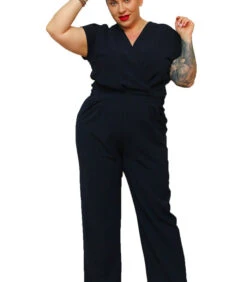 Elegante Jumpsuit Voor Een Bruiloft Met Een OLKA Envelophalslijn
