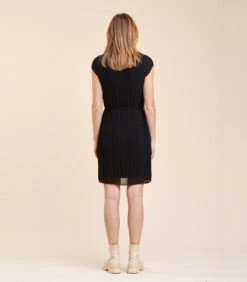 Korte Jurk In Geplooide Polyester Voile -VivaMode Winkel e09cee5e6d984325b2d2d37da35a2f46