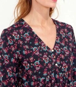 Bedrukte Uitlopende Vloeibare Blouse AMRITA -VivaMode Winkel eb7248205746417f8892e7313c04ea8f