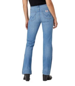 Wrangler Jeans Flare Vrouw -VivaMode Winkel eb8e9baf55684749a1336b8dcf2d8ee5