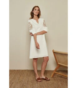 Witte Linnen Jurk Met Beige Details